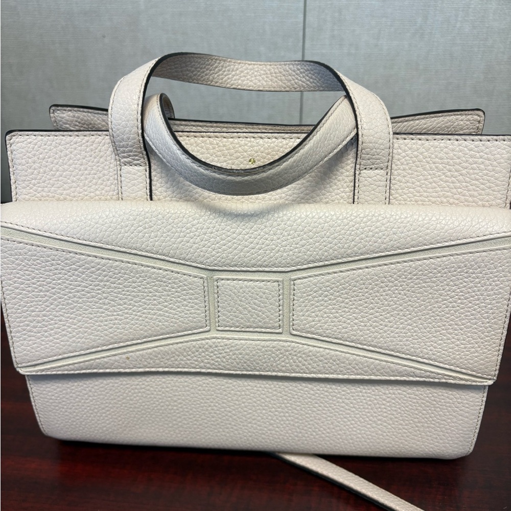 Elegant Pink Leather Handbag